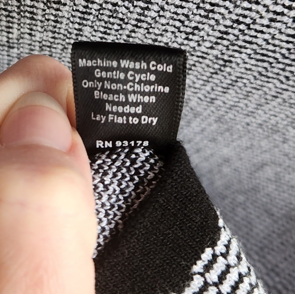 Saks Fifth Avenue "Black" Label Zip Cardigan Sweater | Black & White Size S NWT - Picture 10 of 11